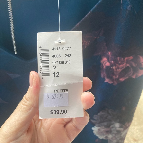 Cleo woman’s blue dress with flowers. - Picture 4 of 5